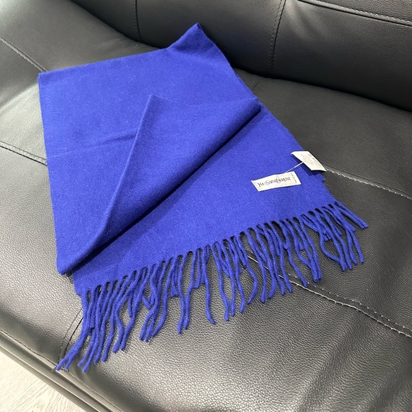 Yves Saint Laurent scarf - Picture 2 of 4